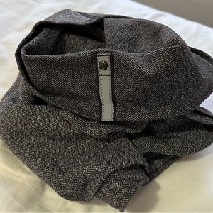 Lululemon Herringbone Vinyasa Scarf Black / Slate